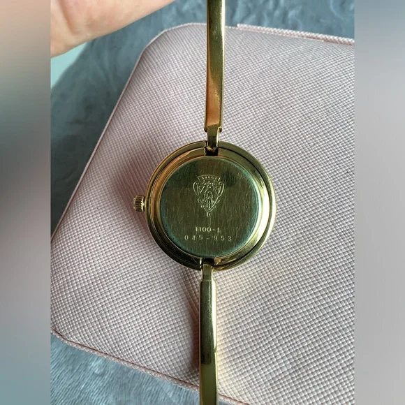 GUCCI bangle watch with set of bezels🧡🤍💙❤️ - Picture 5 of 10